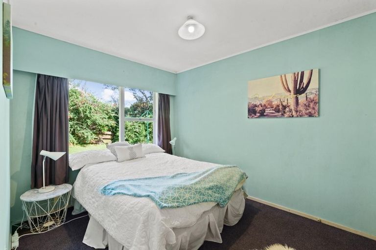 Photo of property in 1/28c Sunnynook Road, Sunnynook, Auckland, 0620