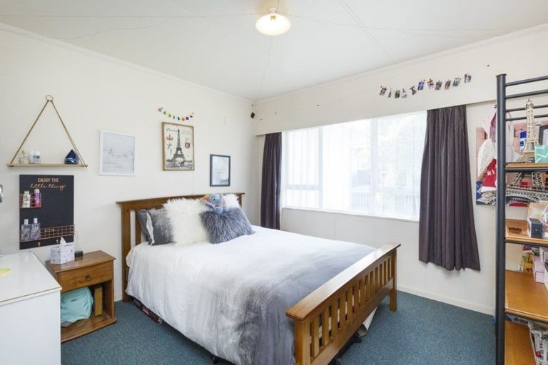 Photo of property in 27 Pinedale Parade, Milson, Palmerston North, 4414