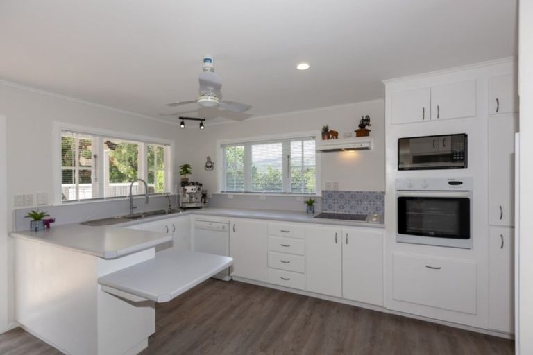 Photo of property in 19 Kainui Road, Raumati South, Paraparaumu, 5032