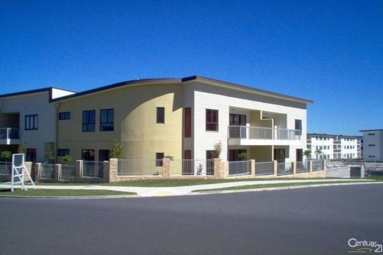 Photo of property in 8/132 Stancombe Road, Flat Bush, Auckland, 2016