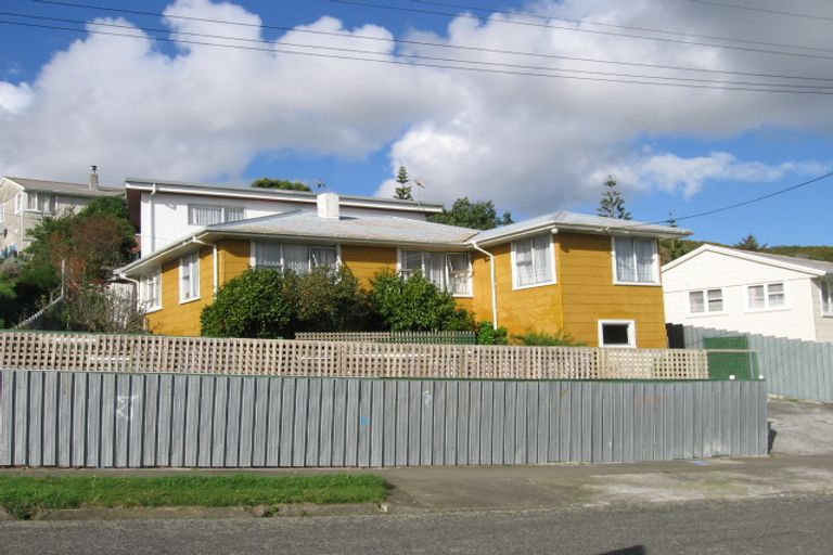 Photo of property in 5 Durham Street, Cannons Creek, Porirua, 5024