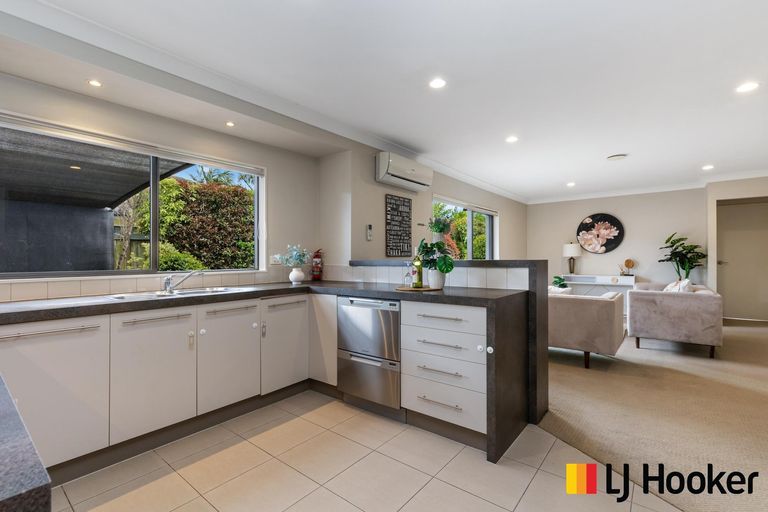 Photo of property in 11 Allerton Place, Wattle Downs, Auckland, 2103