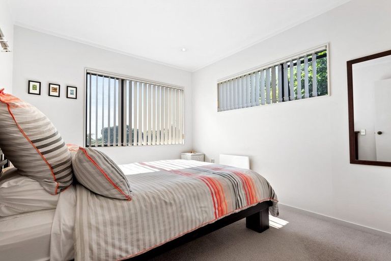 Photo of property in 2/19 Valley Road, Browns Bay, Auckland, 0630