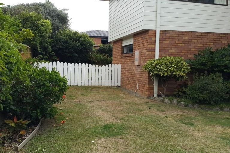 Photo of property in 2/22 Tobruk Crescent, Milford, Auckland, 0620