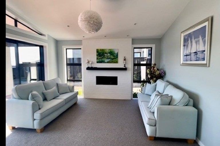 Photo of property in 14 Rotorua Grove, Aotea, Porirua, 5024