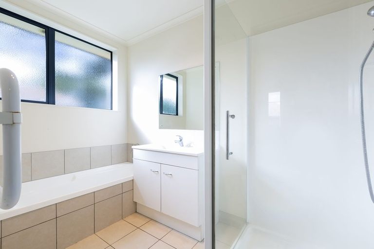 Photo of property in 12 Magnolia Drive, Waiuku, 2123