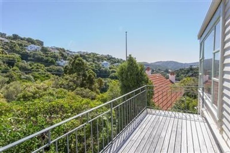 Photo of property in 16 Moana Road, Kelburn, Wellington, 6012