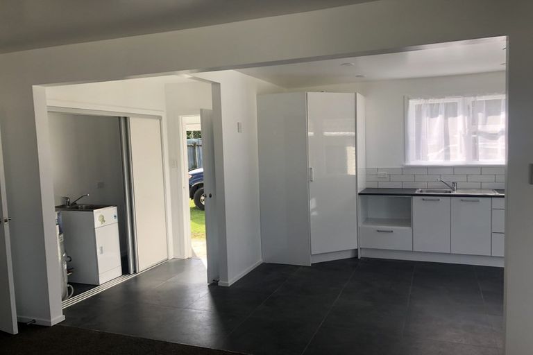 Photo of property in 11 Kotuku Street, Te Atatu Peninsula, Auckland, 0610
