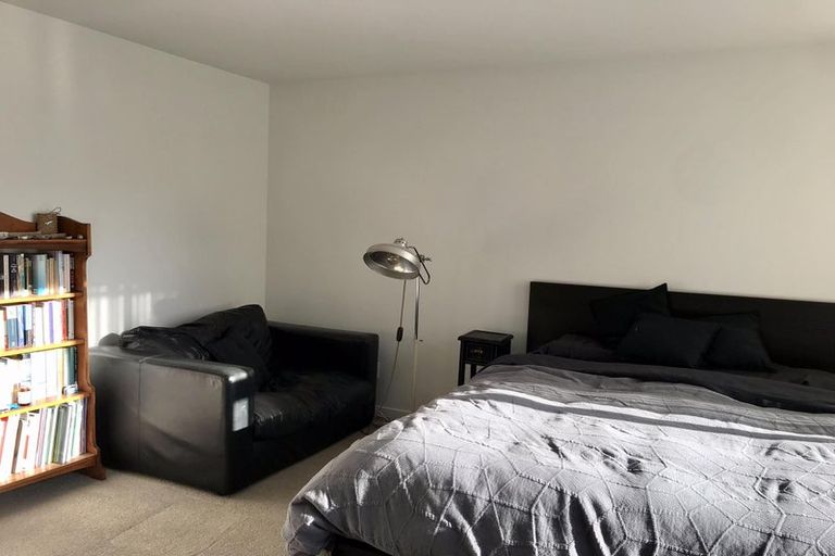 Photo of property in 11 Rua Kai Way, Brooklyn, Wellington, 6021