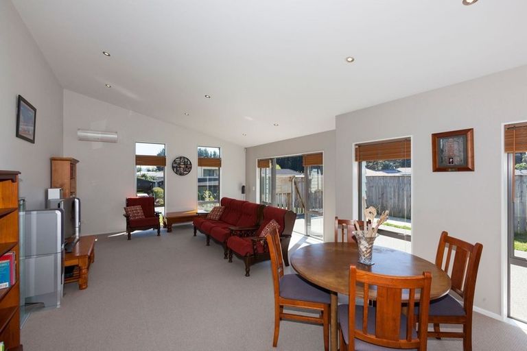 Photo of property in 26 Bluewater Place, Paraparaumu, 5032