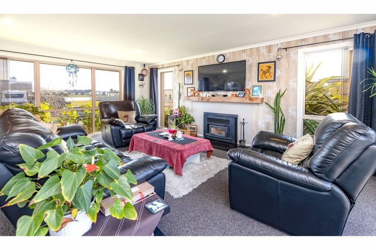 Photo of property in 6 Te Waihora Street, Pegasus, 7612