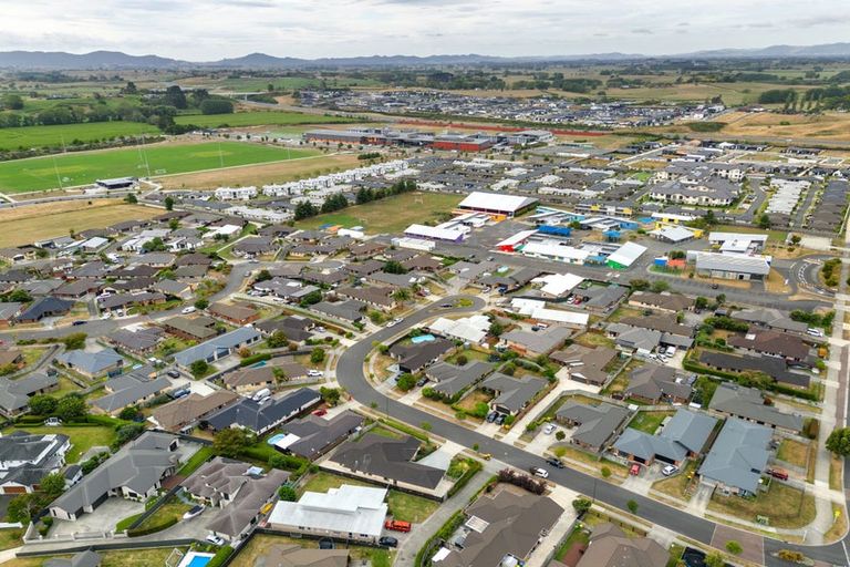 Photo of property in 19 Piwakawaka Court, Rototuna North, Hamilton, 3210