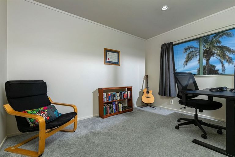 Photo of property in 11 Vitex Lane, Henderson, Auckland, 0612