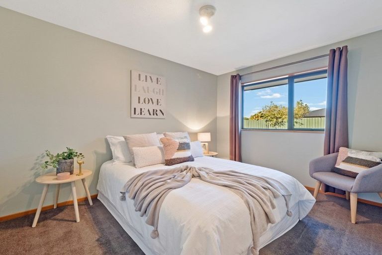 Photo of property in 2/7 Thicket Close, Redwood, Christchurch, 8051