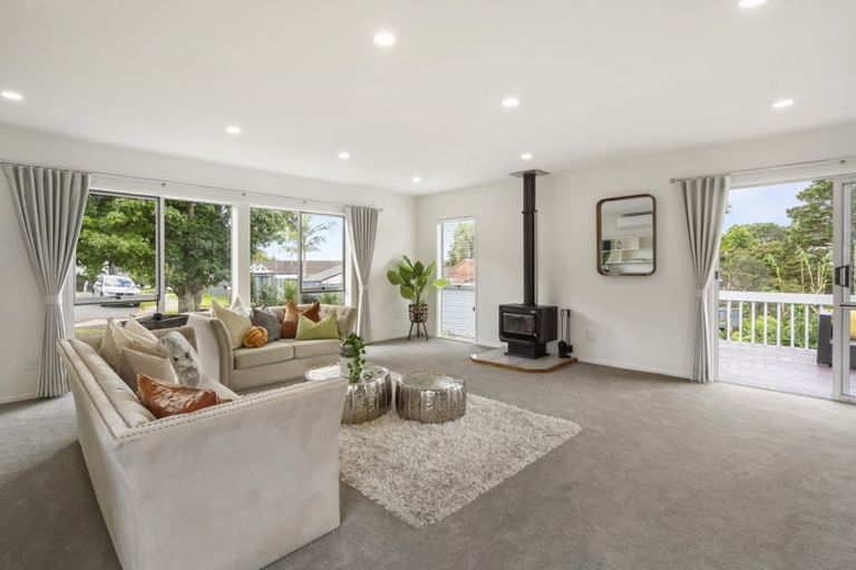 Photo of property in 38 Deverell Place, Northcross, Auckland, 0632
