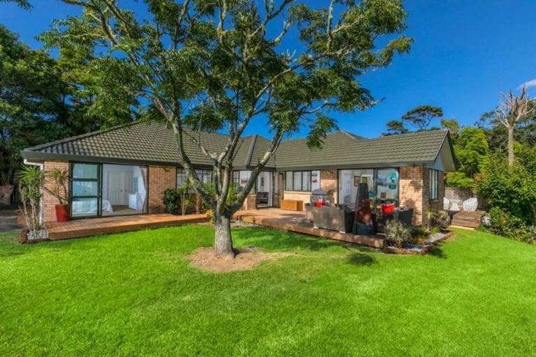 Photo of property in 29 Almond Grove, Greenhithe, Auckland, 0632