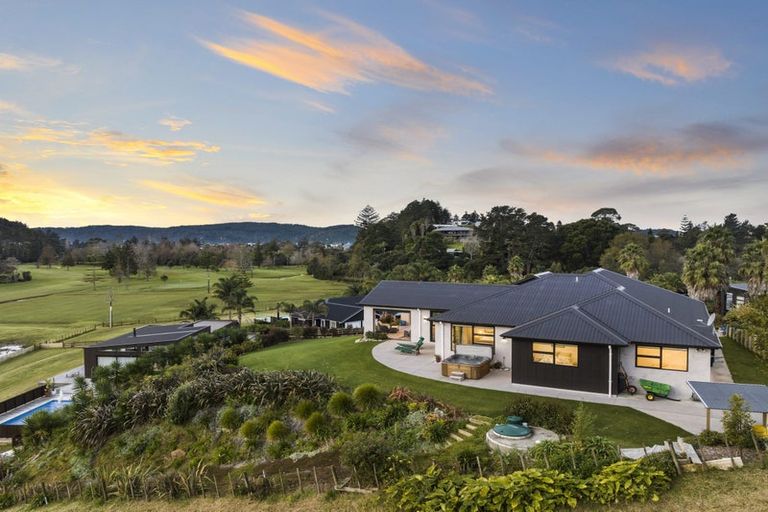 Photo of property in 19 Titoki Lane, Whangamata, 3691