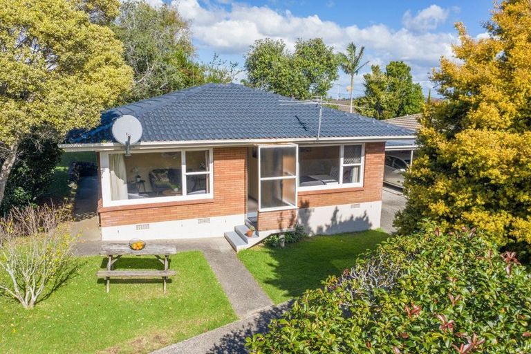 Photo of property in 1/28c Sunnynook Road, Sunnynook, Auckland, 0620