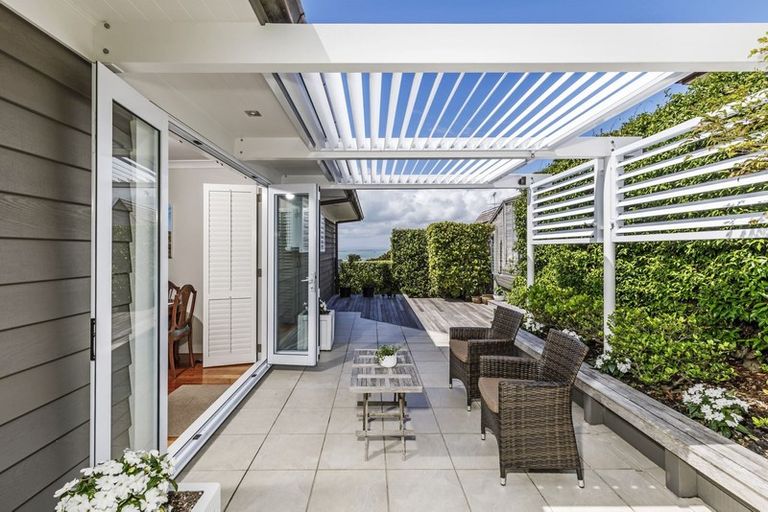 Photo of property in 8 Eastcliffe Road, Castor Bay, Auckland, 0620