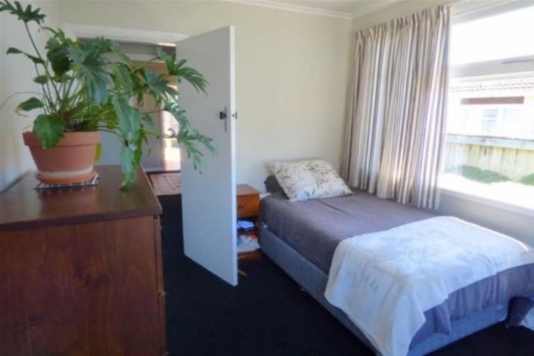 Photo of property in 9 Tarahua Road, Vogeltown, New Plymouth, 4310