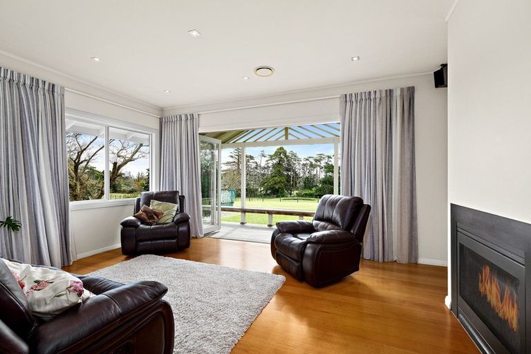 Photo of property in 53 Motu Road, Kumeu, 0891