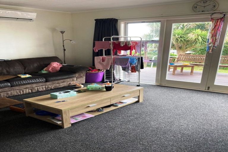 Photo of property in 16 Kotare Street, Waikanae, 5036