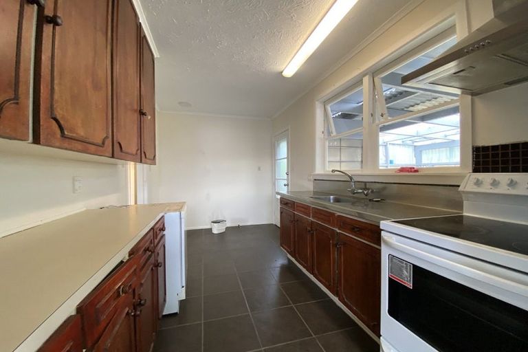 Photo of property in 12 Trinidad Road, Sunnynook, Auckland, 0620