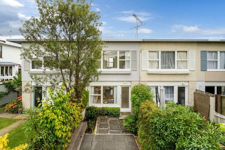 Photo of property in 3/67 Vauxhall Road, Devonport, Auckland, 0624