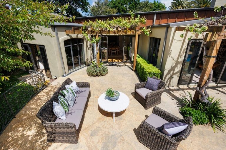 Photo of property in 3 The Oaks, Awapuni, Palmerston North, 4412