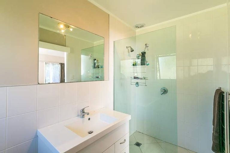 Photo of property in 13 Matuhi Rise, Henderson, Auckland, 0612