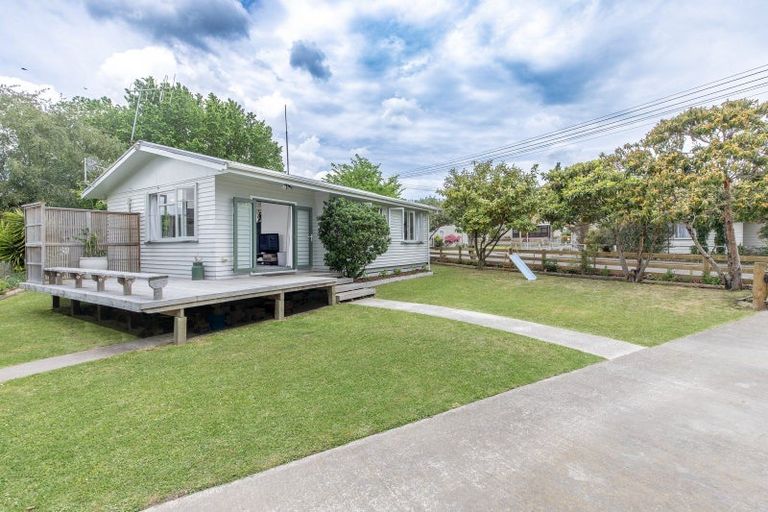 Photo of property in 5 Watts Road, Waipawa, 4210