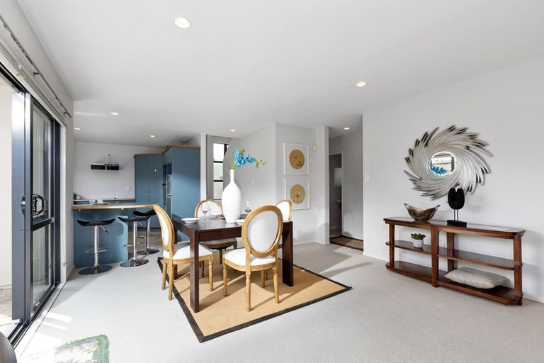 Photo of property in 6a Tobago Place, Sunnynook, Auckland, 0620