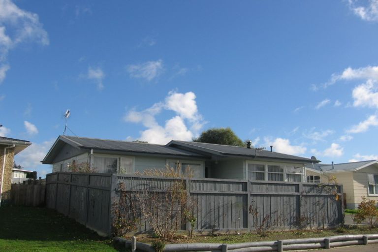 Photo of property in 52 Halswell Crescent, Westbrook, Palmerston North, 4412