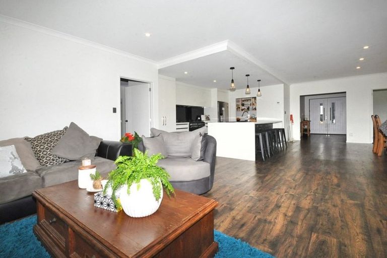 Photo of property in 18a Awhitu Road, Waiuku, 2683