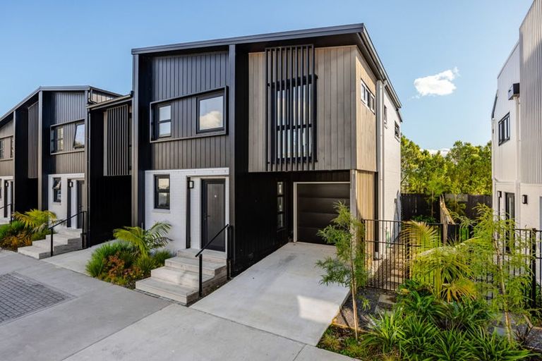 Photo of property in 10 Kaaramuramu Lane, Mangere Bridge, Auckland, 2022