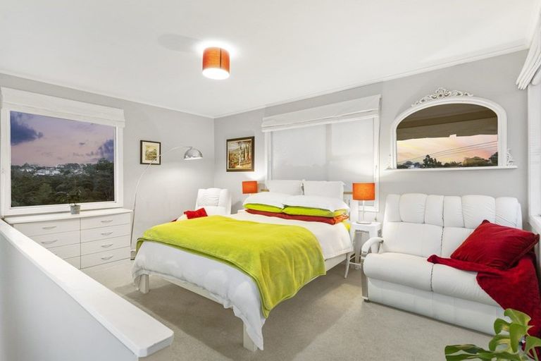 Photo of property in 1/27 Tui Glen Road, Birkenhead, Auckland, 0626