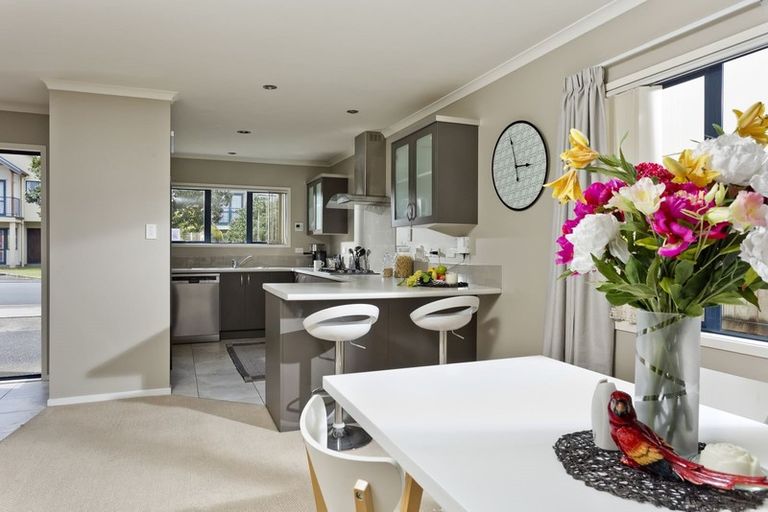 Photo of property in 95 Fields Parade, Oteha, Auckland, 0632