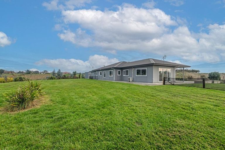 Photo of property in 52 Highland View Drive, Tokomaru, Palmerston North, 4474