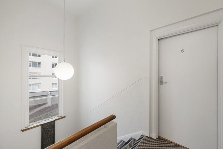 Photo of property in Rehutai Flats, 6/268 Oriental Parade, Oriental Bay, Wellington, 6011