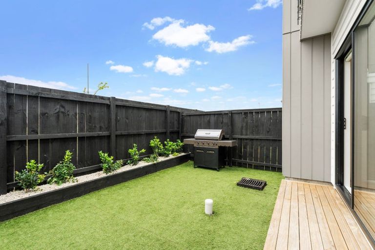 Photo of property in 65 Whare Kauri Road, Papakura, 2110