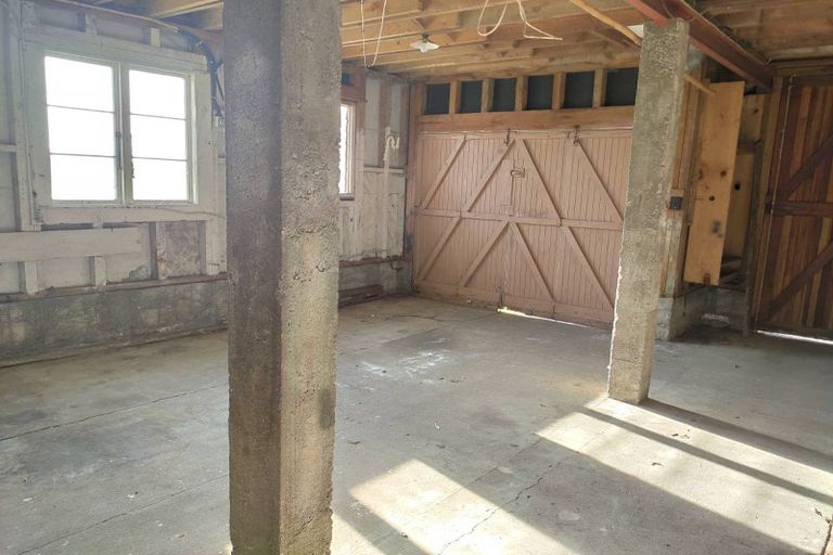 Photo of property in 20 Victoria Road, New Plymouth, 4310