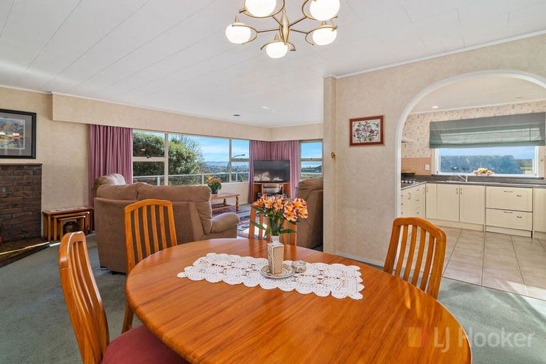 Photo of property in 2 Haratua Place, Springfield, Rotorua, 3015