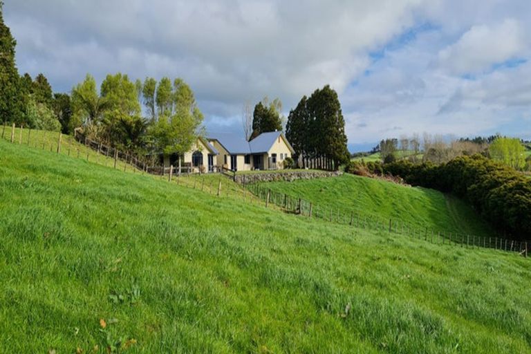 Photo of property in 311 Croydon Road, Midhirst, Stratford, 4394