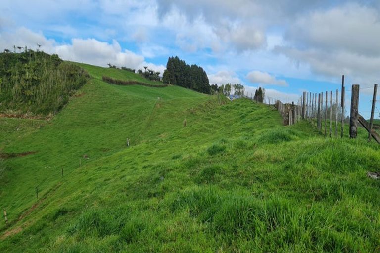 Photo of property in 311 Croydon Road, Midhirst, Stratford, 4394