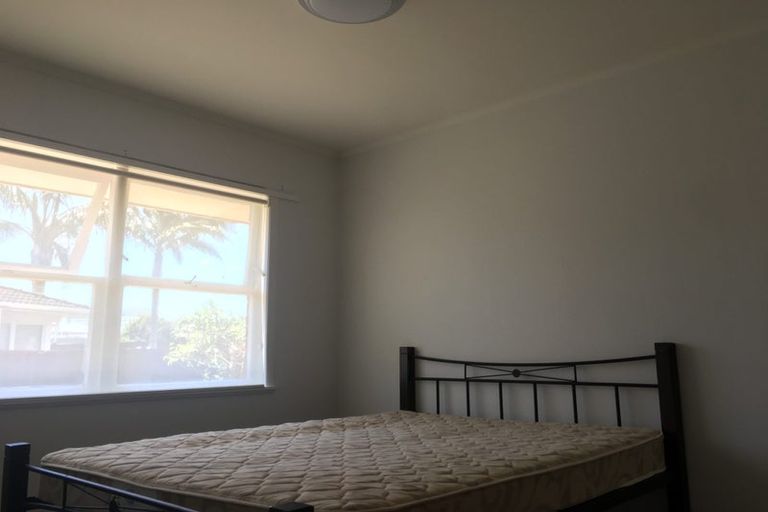 Photo of property in 2/58 Taharoto Road, Takapuna, Auckland, 0622