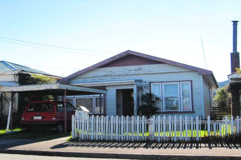 Photo of property in 19 Thompson Street, Greymouth, 7805