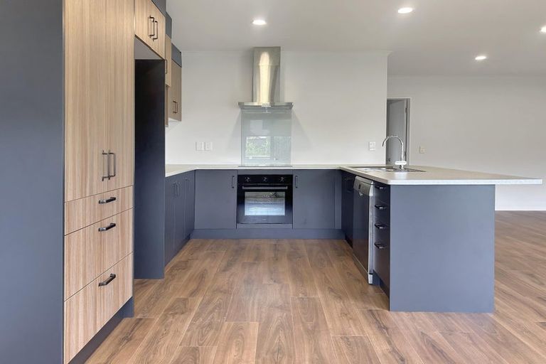 Photo of property in 121 Queens Road, Waikanae Beach, Waikanae, 5036