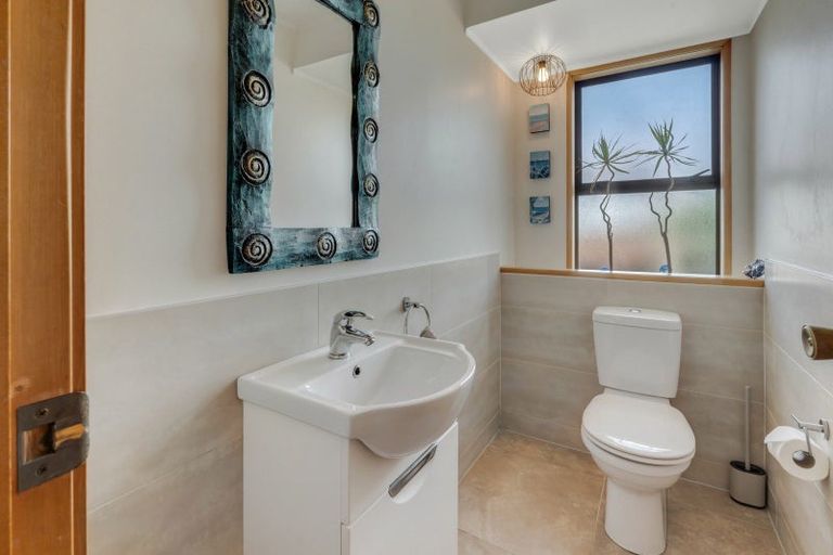 Photo of property in 6 Citation Way, Botany Downs, Auckland, 2010