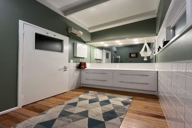 Photo of property in 69 Potter Avenue, Northcote, Auckland, 0627