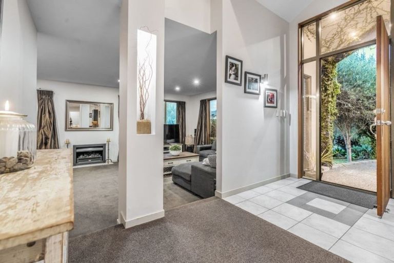 Photo of property in 2 Te Wharau Drive, Greenhithe, Auckland, 0632